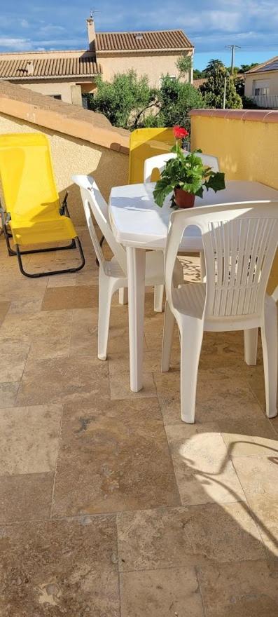 Appartement Agreable Et Spacieux Ensoleille Valros Bagian luar foto
